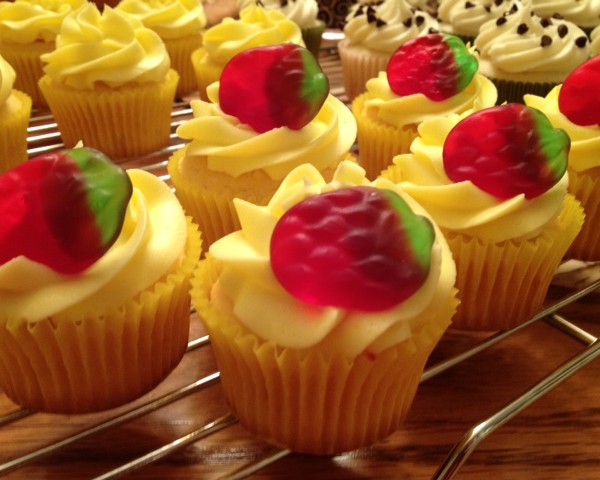 photo of strawberry lemonade cupcakes from cocos confections