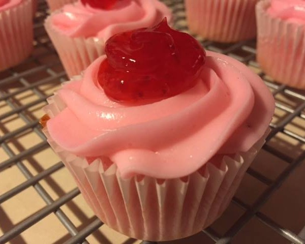 photo of strawberry cupcakes from cocos confections